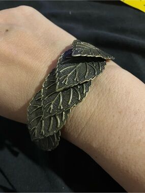 Vintage Brass Twist Leaf Bangle Bracelet - Brass Tone